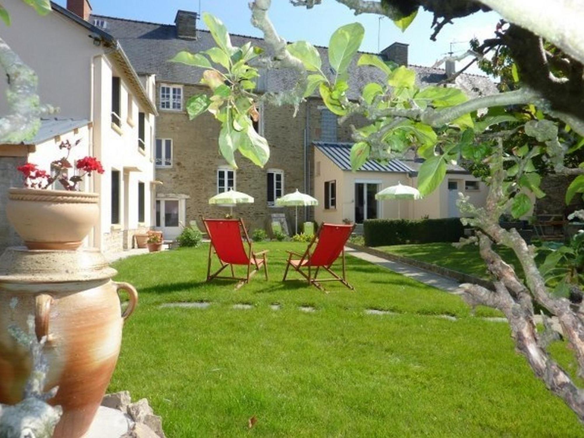 פונטורסון Maison D'Hotes Les Belles De Mai מראה חיצוני תמונה